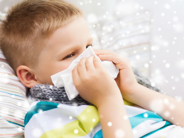 У ребенка заложен нос без насморка, что делать, чем лечить? Как лечить заложенность носа у детей и грудничков каплями и народными средствами?